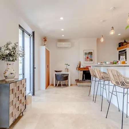 Maison Avec Piscine Entree De *