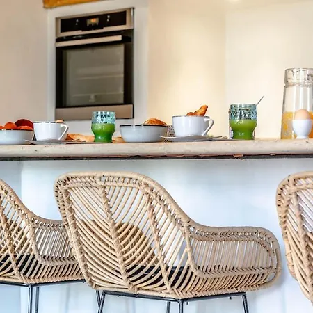 Semesterbostad La Bastide L Authentic & Pool L Shellter *