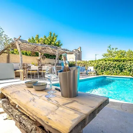 Holiday home Maison Avec Piscine Entree De *