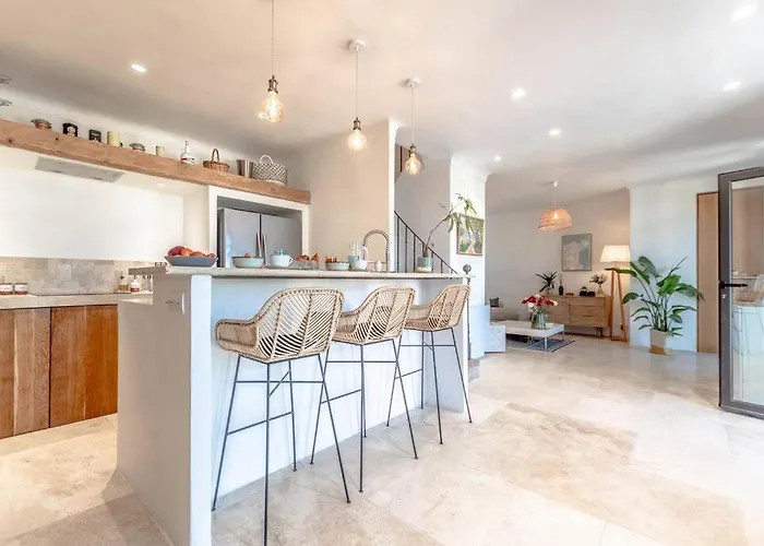 La Bastide L Authentic & Pool L Shellter Holiday home