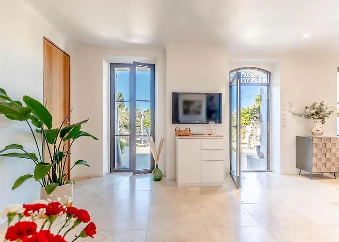 La Bastide L Authentic & Pool L Shellter Holiday home *