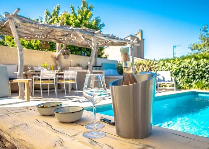 La Bastide L Authentic & Pool L Shellter